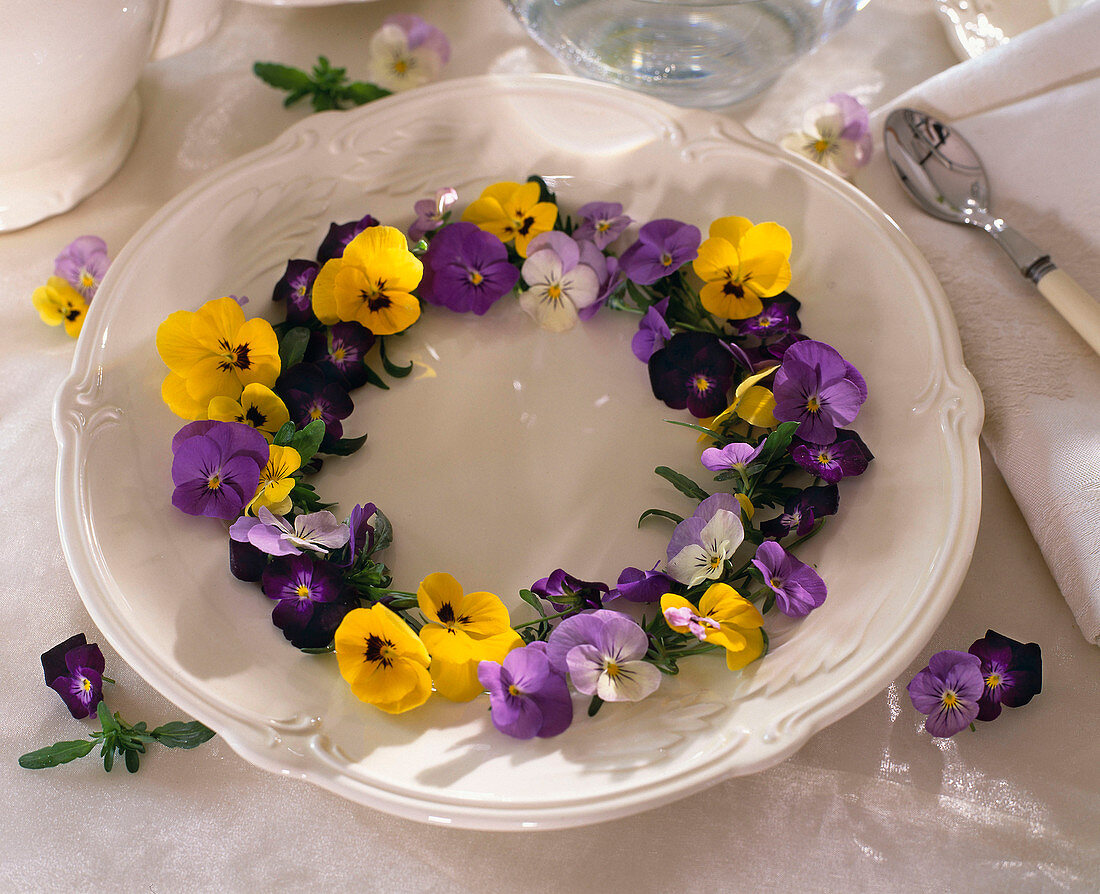 Plate wreath with flowers of violets