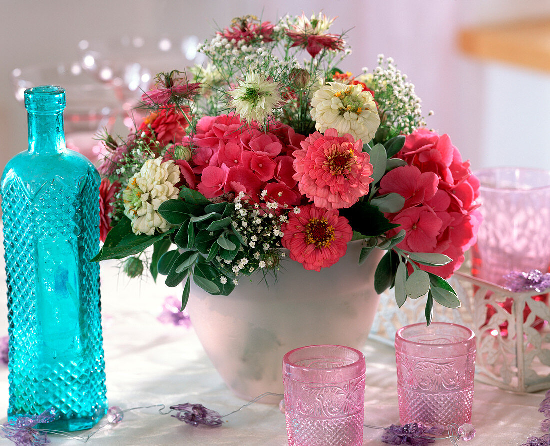 Zinnia (Zinnien), Gypsophila (Schleierkraut), Hydrangea