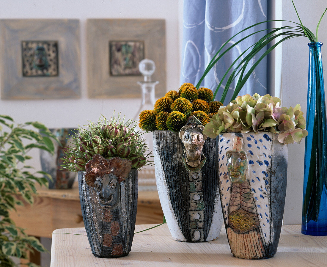 Fruit stalks as decoration: Nigella (Maid in the Green)