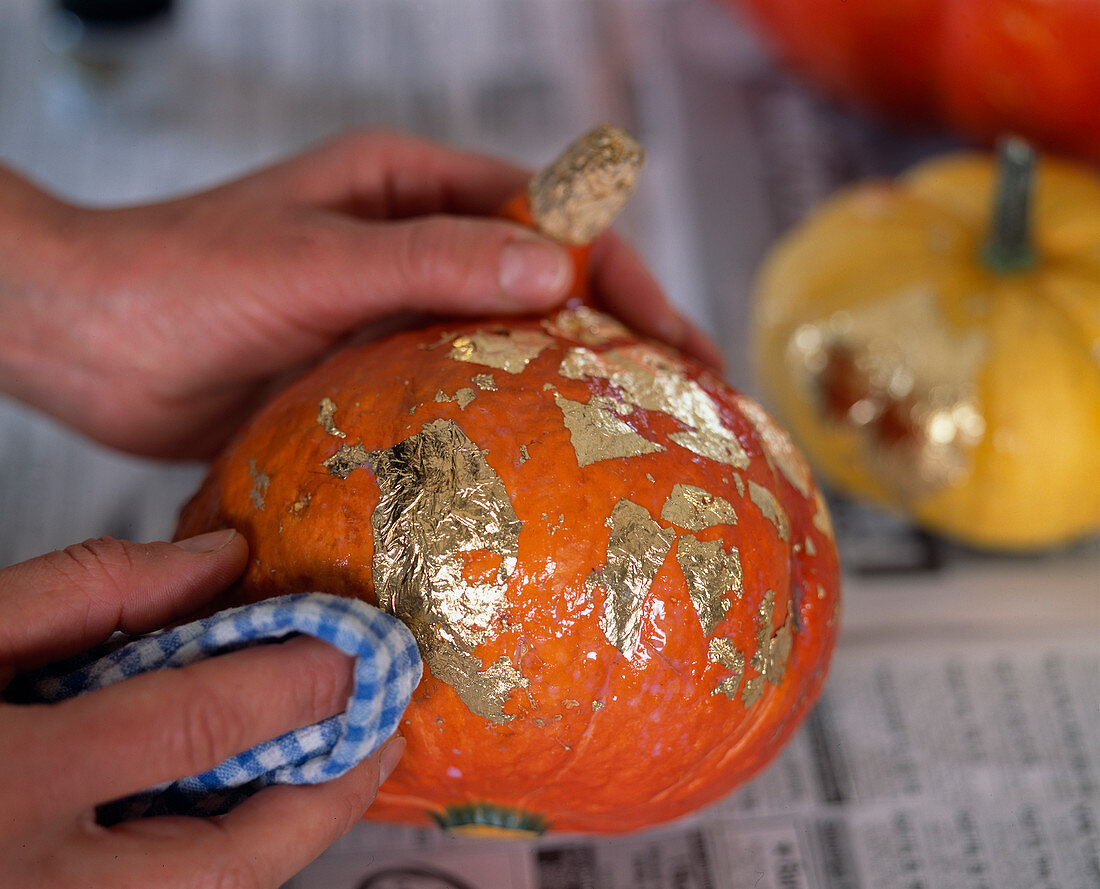 Decorate pumpkin with gold leaf for table decoration (3/4)