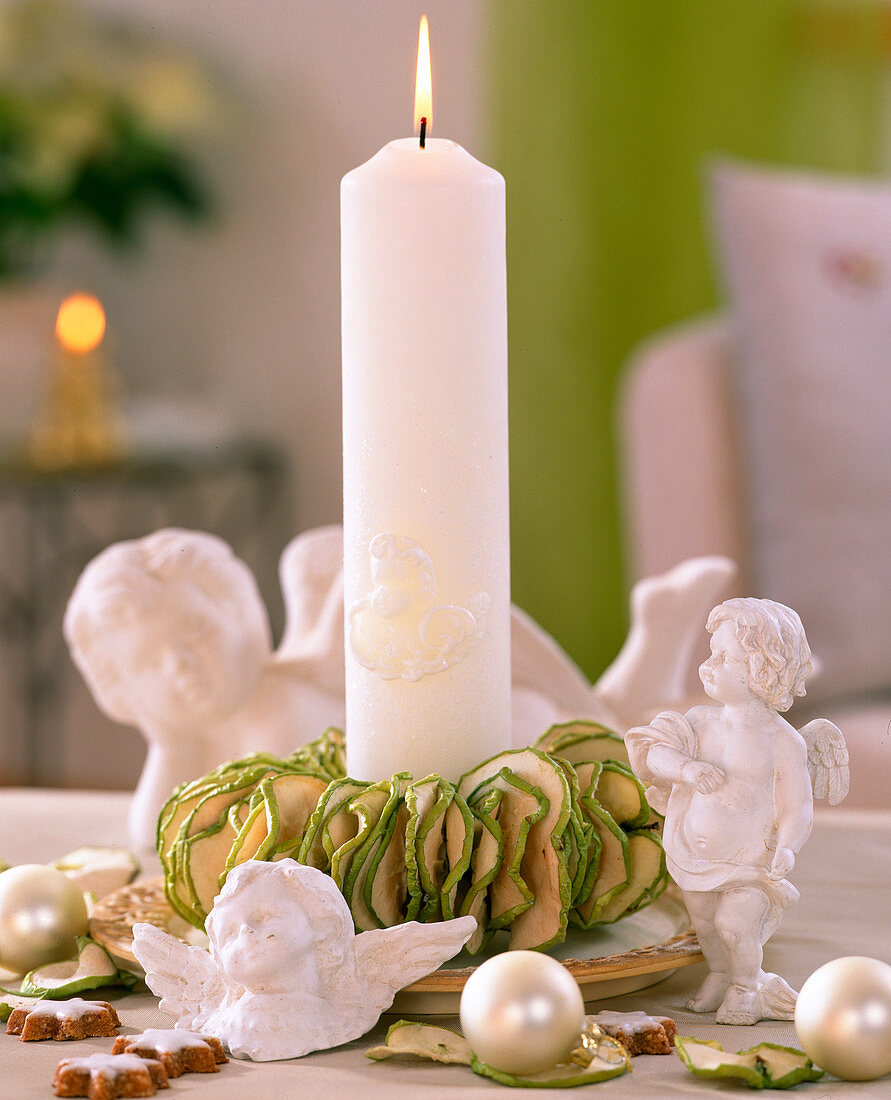 Angel candle, Malus (apple wreath), porcelain angel, balls, cinnamon stars