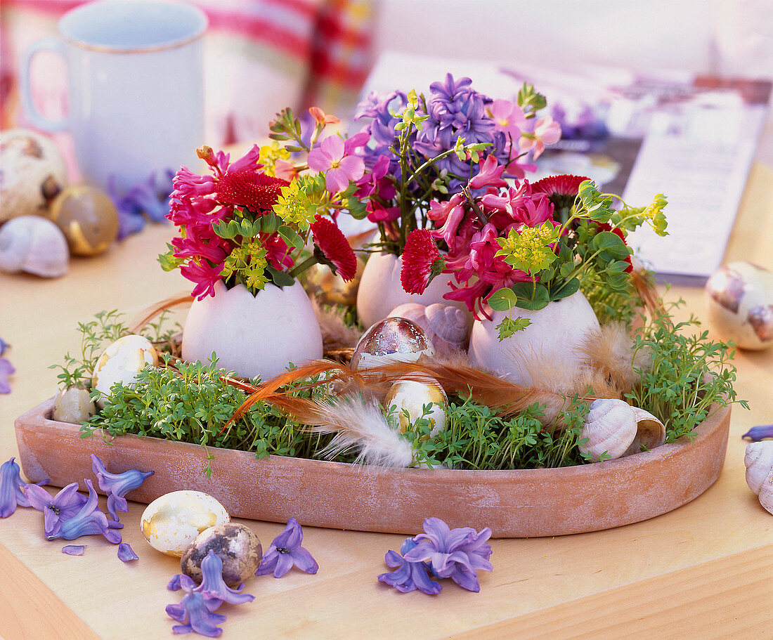 Terracotta heart with cress, ceramic eggs as vases, Hyacinthus