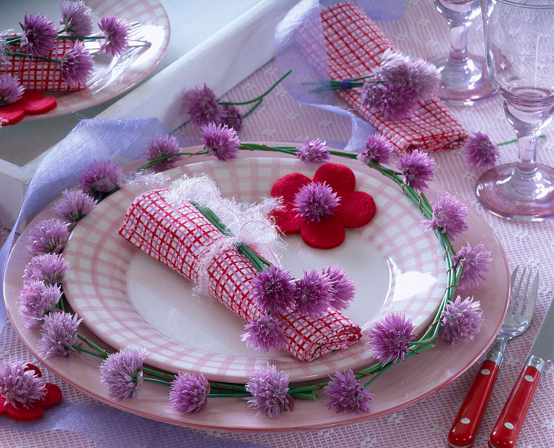 Allium schoenoprasum (chive flowers)