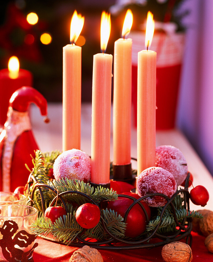 Advent arrangement with sweetened apples and twigs