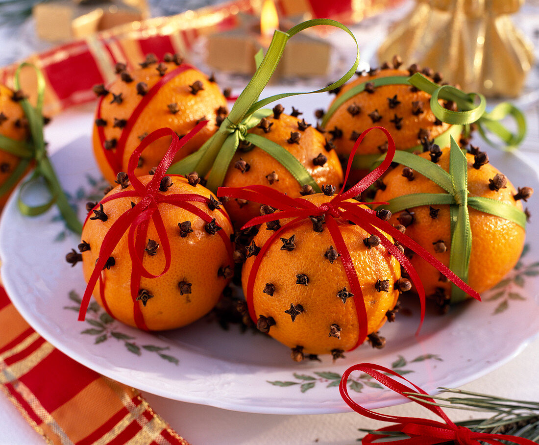Orange decoration: Citrus sinensis (oranges spiked with cloves)