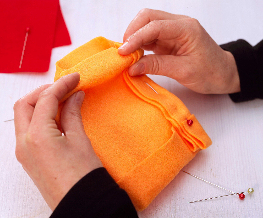 Felt bag made of orange felt: make a bag out of orange felt