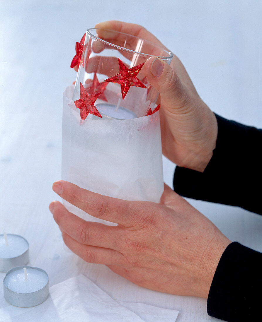 Glass with star decoration (2/3), put glass in bag made of sandwich paper