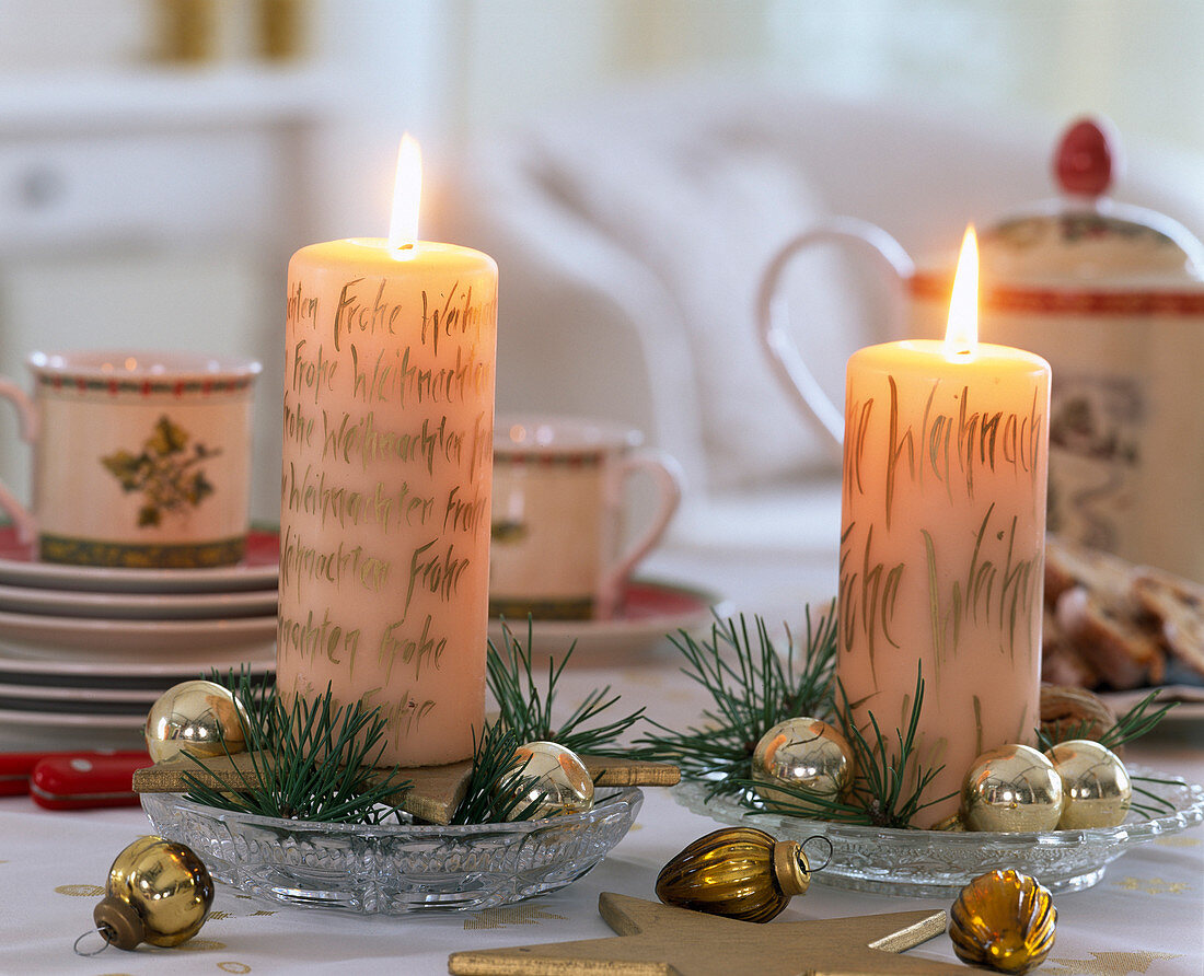 Advent arrangement with self-labelled candles