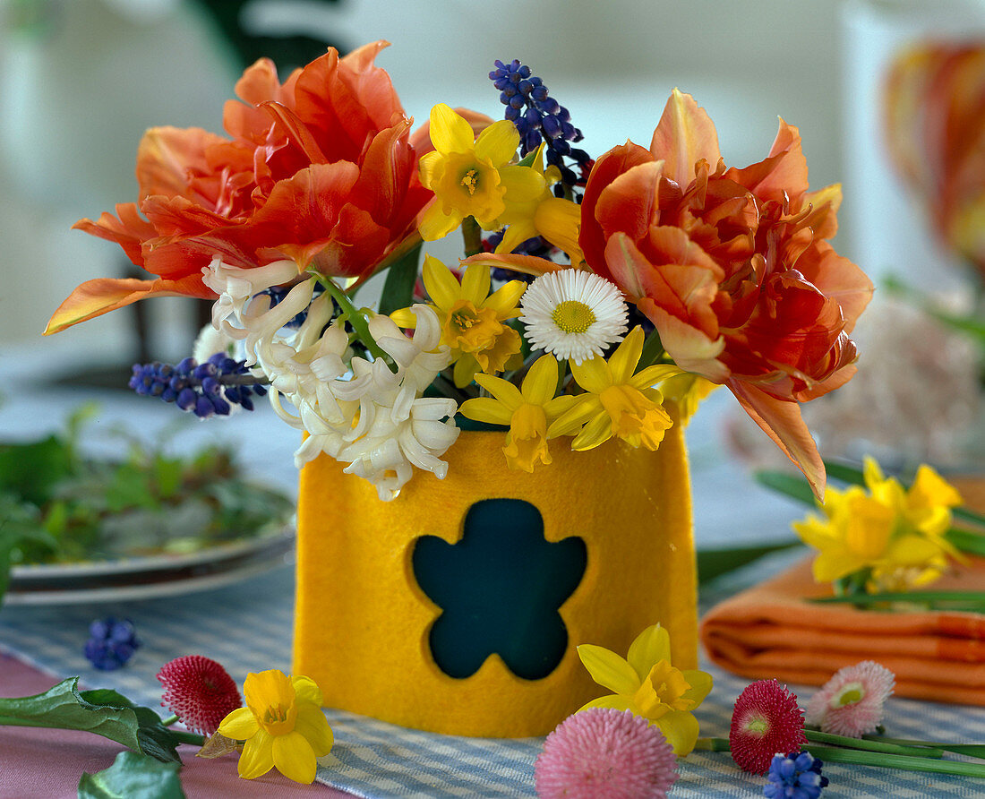 Kleiner Frühlingsstrauß mit Tulpen