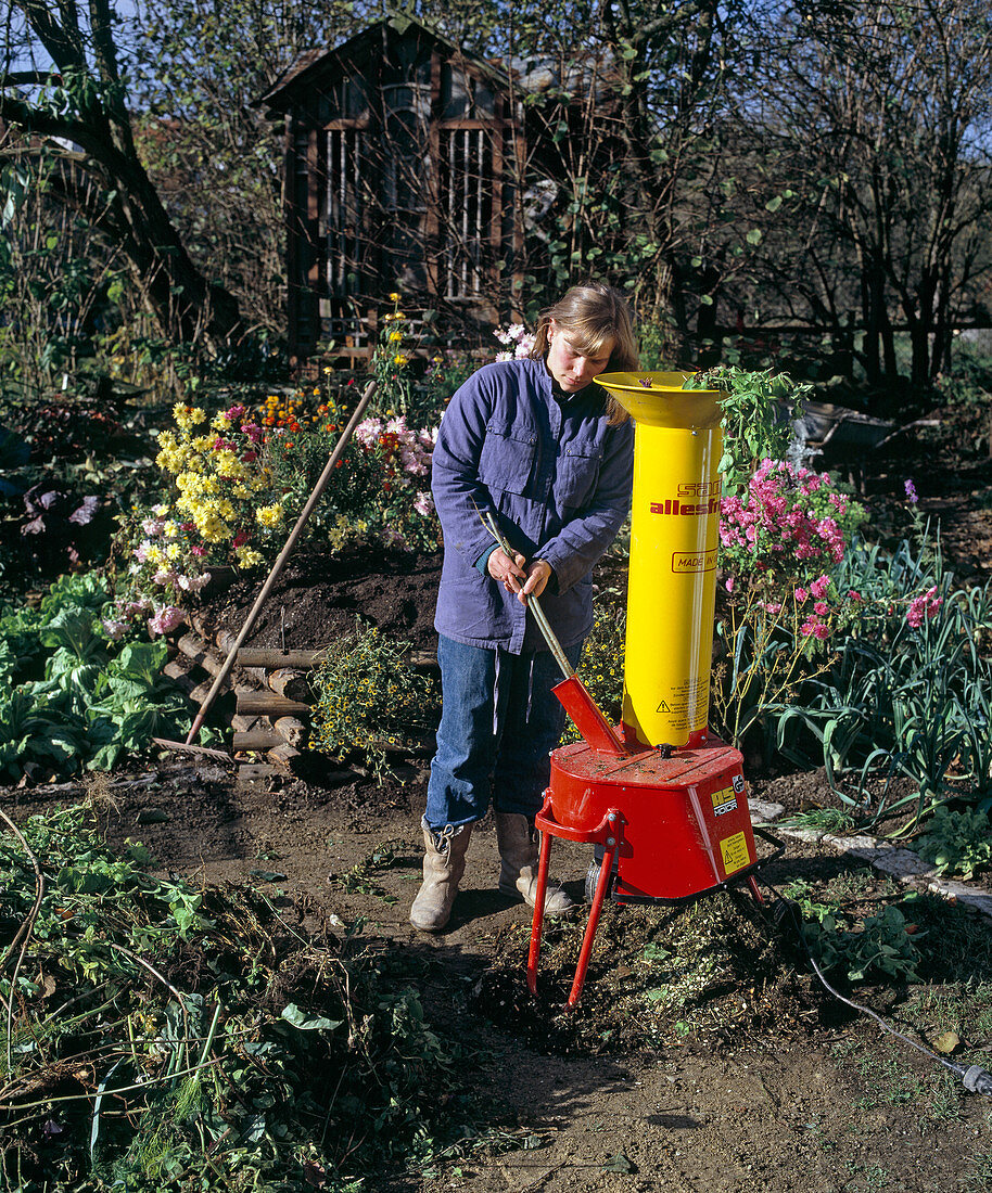 Shredding crop residues with a shredder