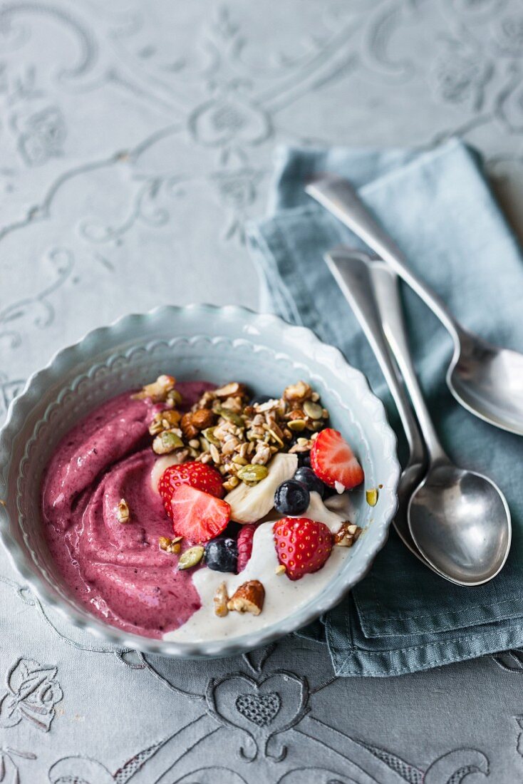 Açai smoothie bowl with granola (vegan)