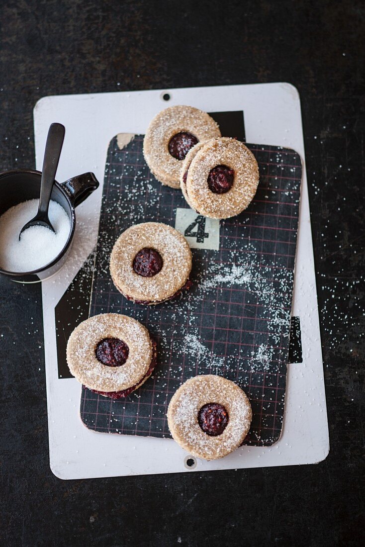 Vegan jammy dodgers with cranberry filling