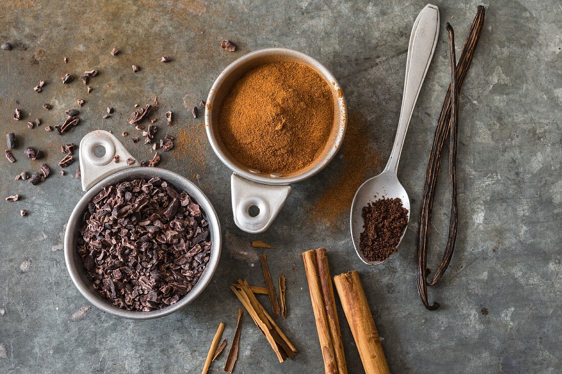Spices and flavours for raw baking