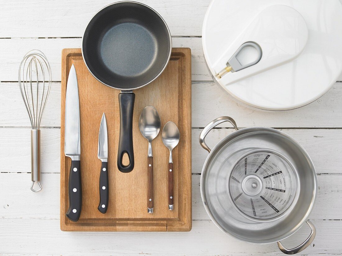 Kitchen utensils for making salad