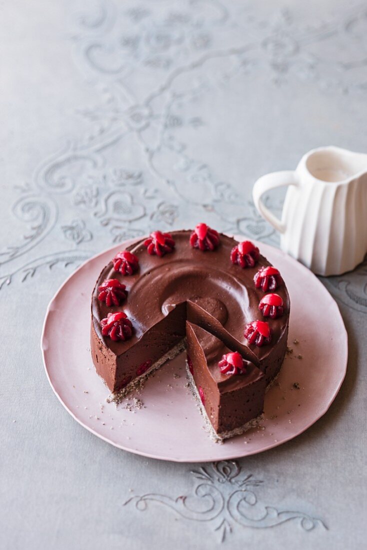 Vegane Kokos-Cranberry-Torte mit Schokocreme