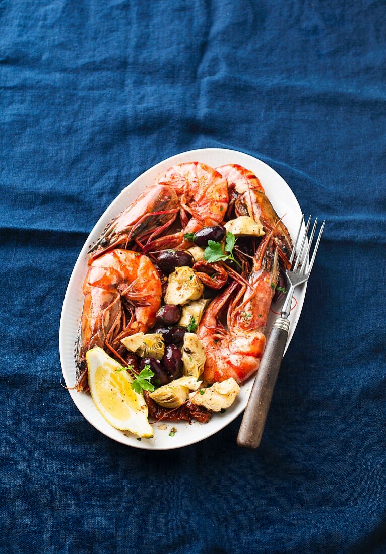 Prawns with artichokes and olives