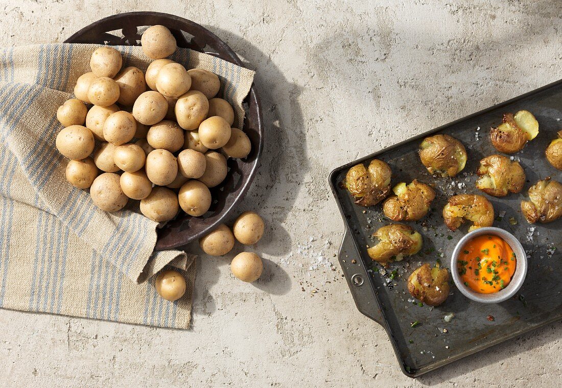 'Lady Bianca' potatoes, raw and fresh from the oven, served with a dip