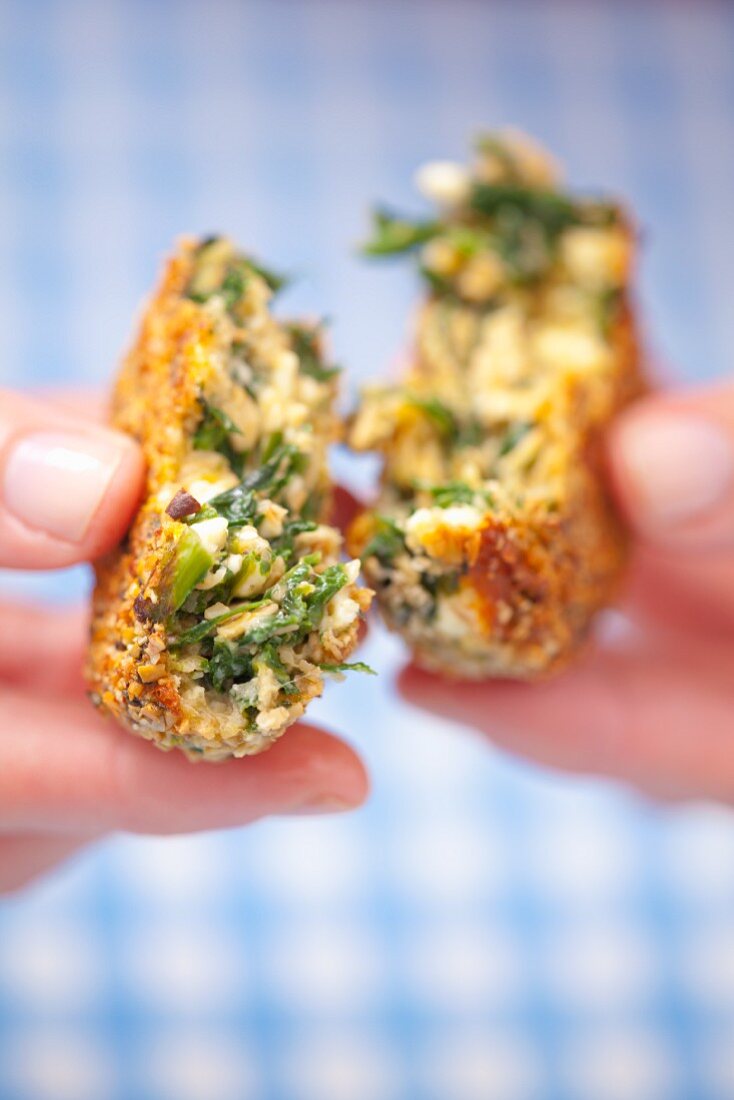 Oatmeal fritters with herbs