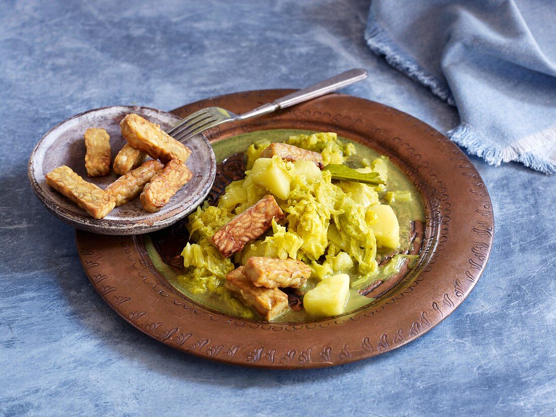 Potato curry with cabbage and tempeh (Indonesia)