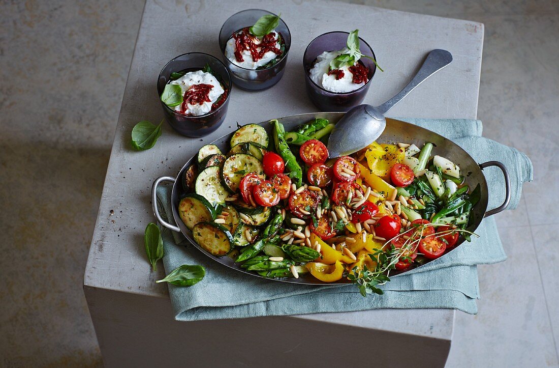 Oven-baked vegetables with a goat's cheese trifle (low carb)