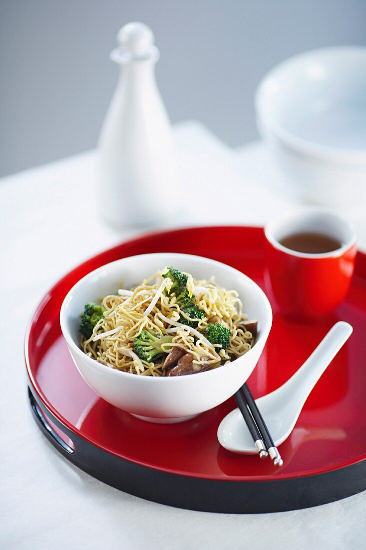 Stir-fried Egg Noodles with Broccoli and Mushrooms