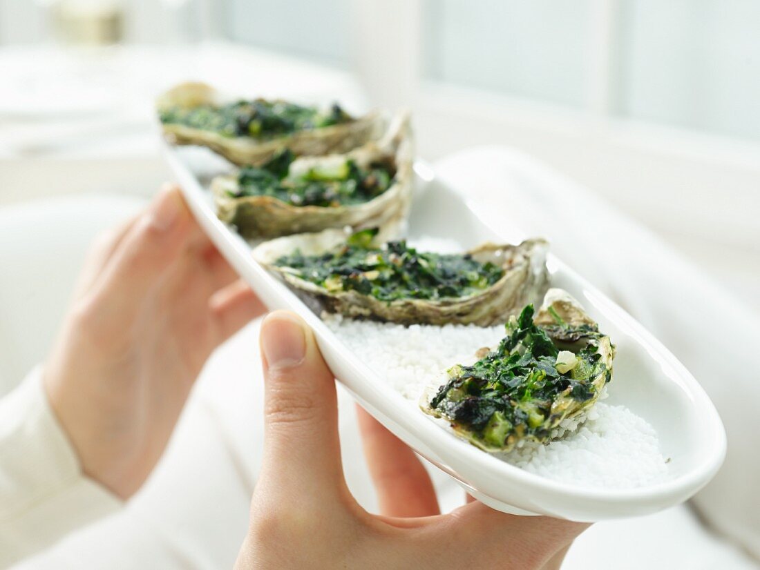 Baked oysters with spinach