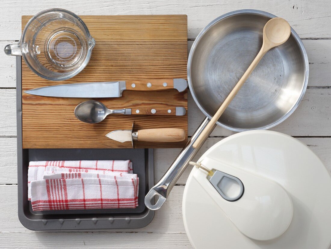 Küchengeräte die für die Zubereitung von überbackenen Austern benötigt werden