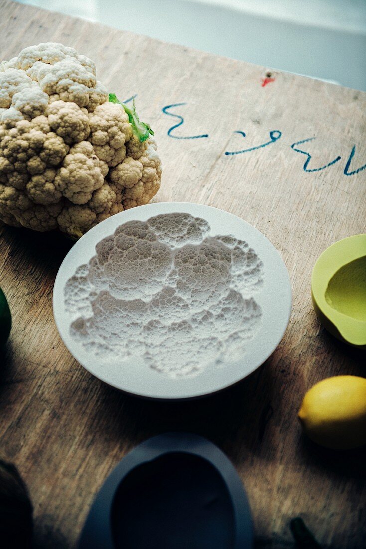 A bowl with cauliflower print designed by Katharina Mischer and Thomas Traxler