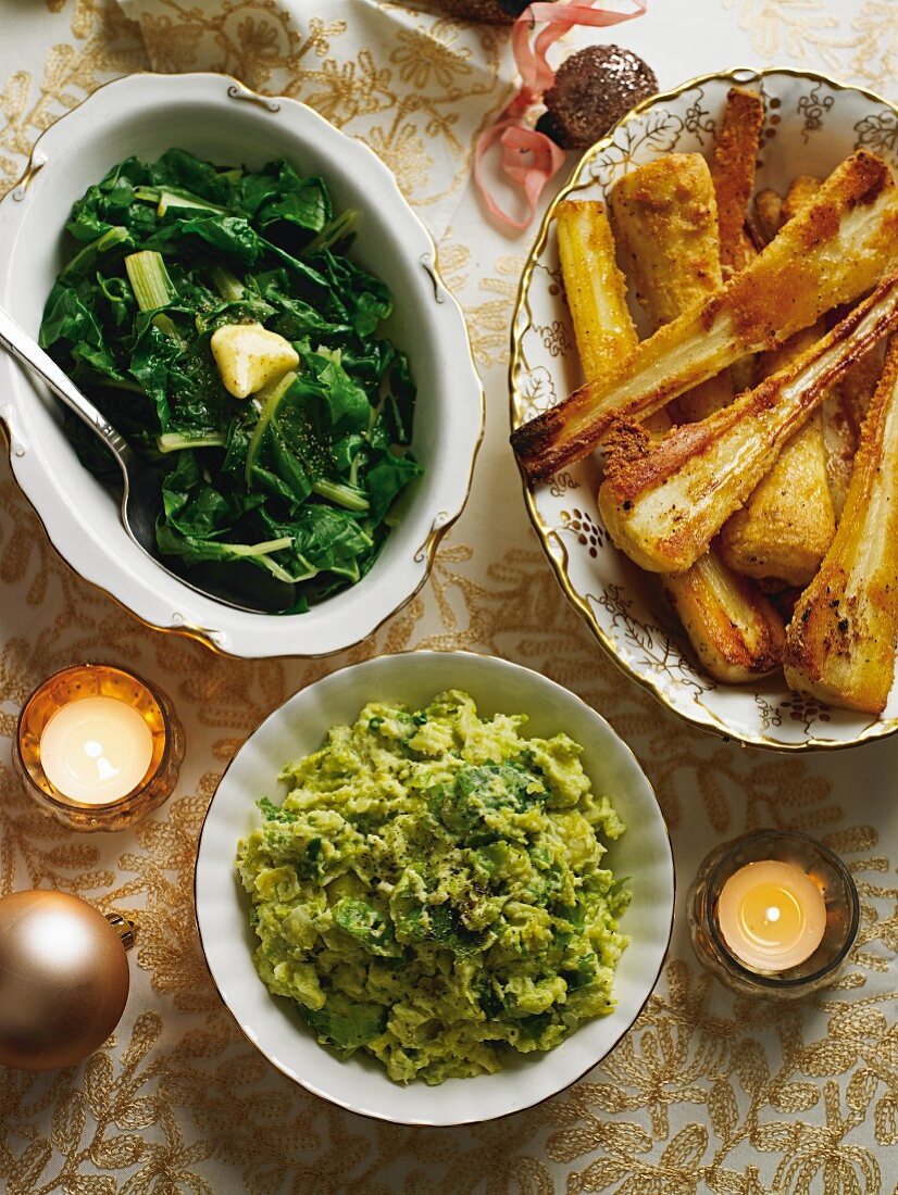 Weihnachtliche Beilagen: Rosenkohlpüree, Mangoldgemüse und Patinaken mit Käse