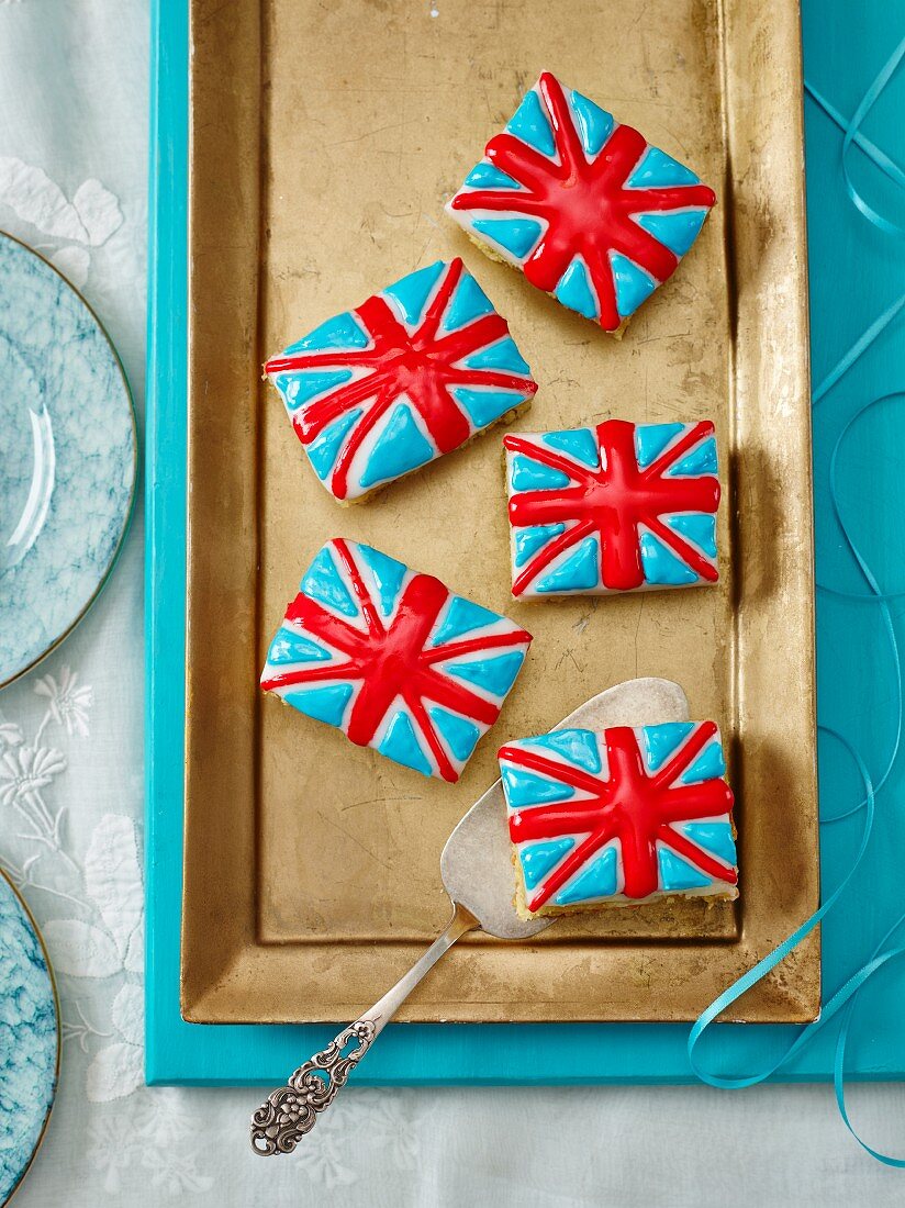 Union Jack cakes on a golden cake tray (seen from above)