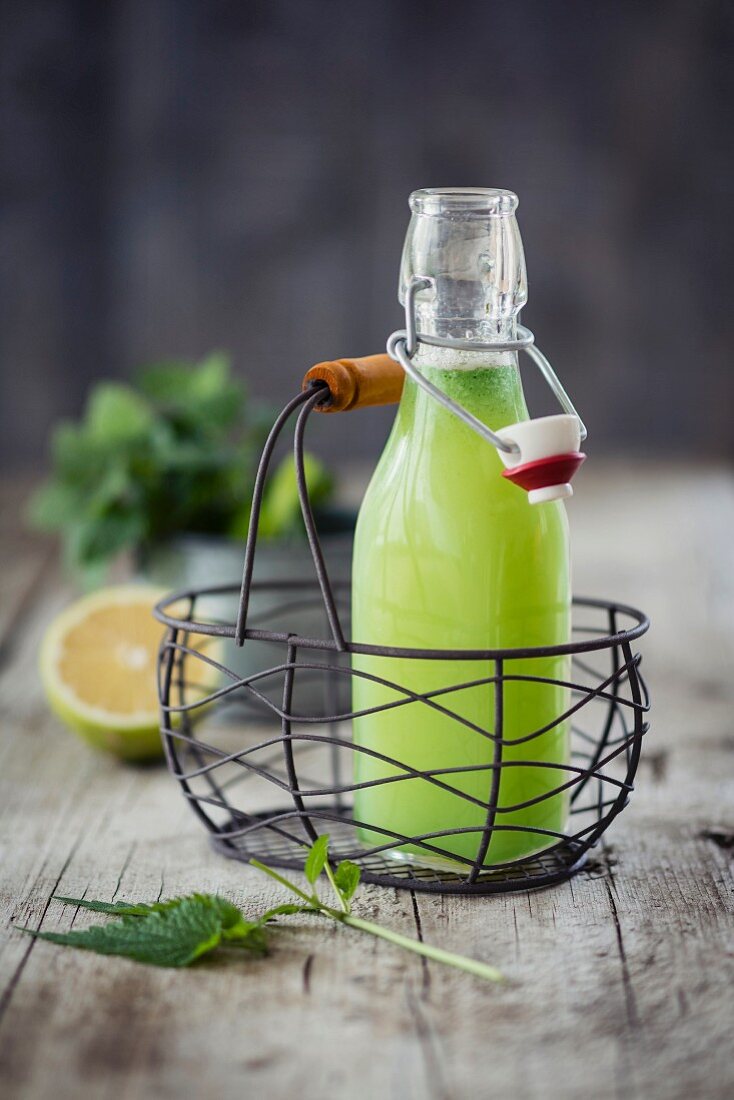 Nettle lemonade in a bottle