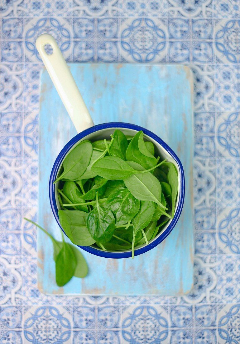 Fresh spinach in a saucepan