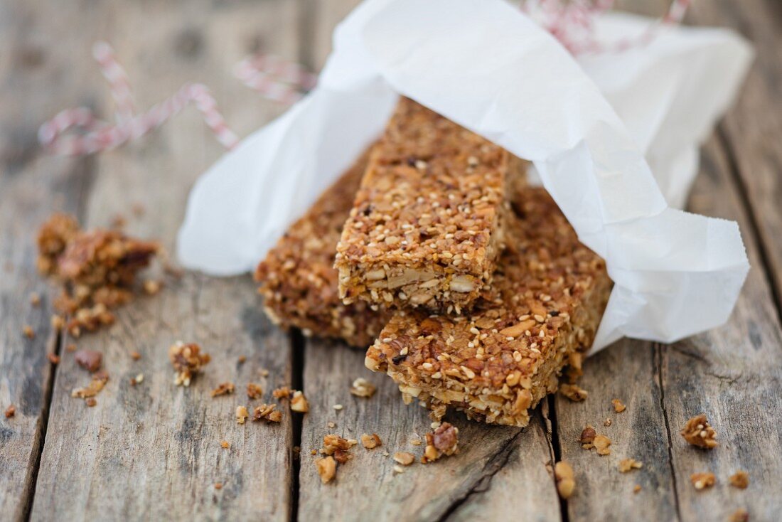 Glutenfreie Lupinen-Müsliriegel mit Nüssen