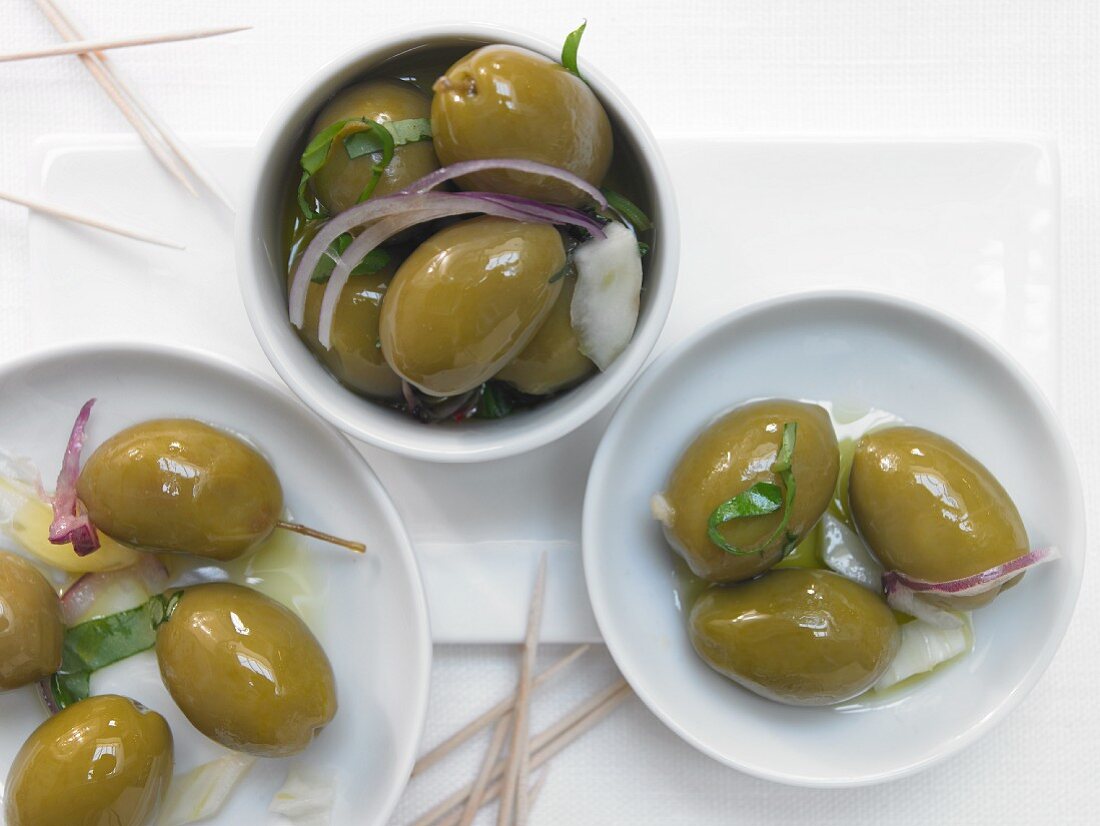 Marinated fennel olives with garlic and orange
