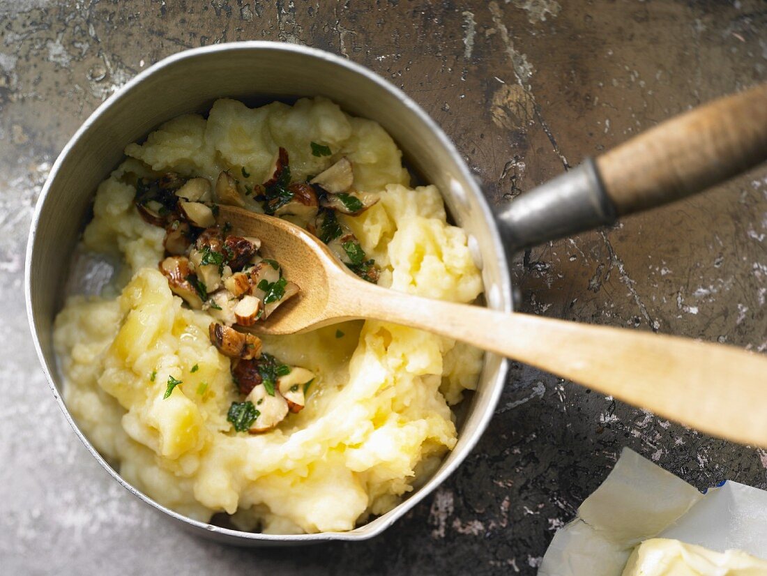Kartoffelpüree mit Haselnussbutter und Buttermilch