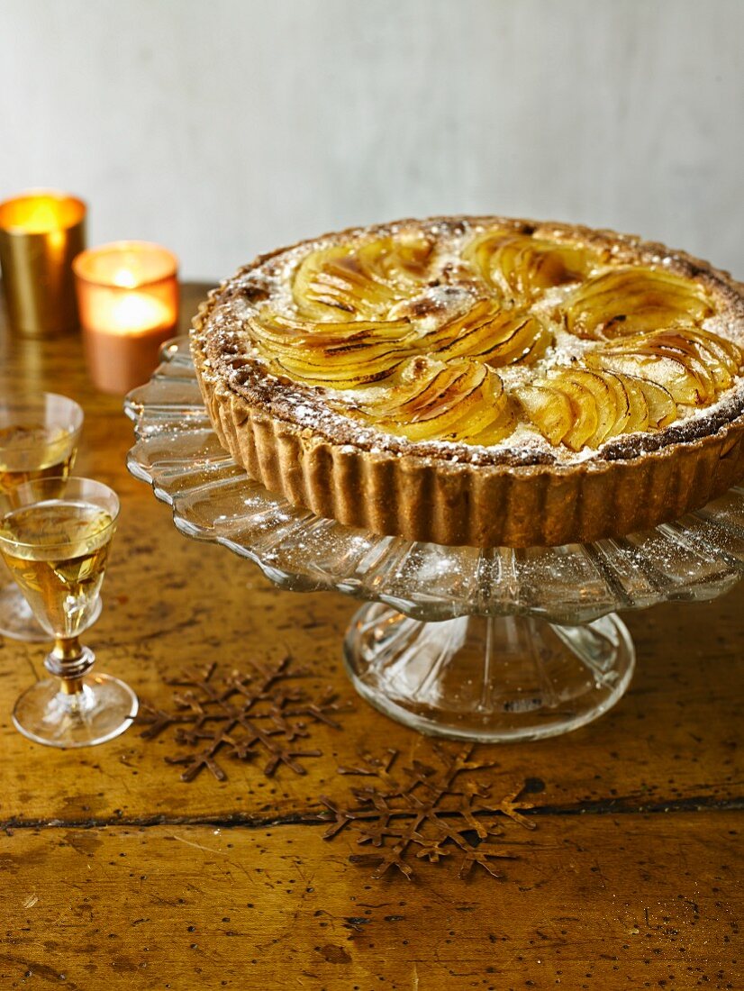 Birnen-Mandel-Tarte mit Zimteis zu Weihnachten