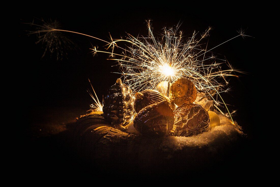 Antiker Weihnachtsschmuck mit Wunderkerze