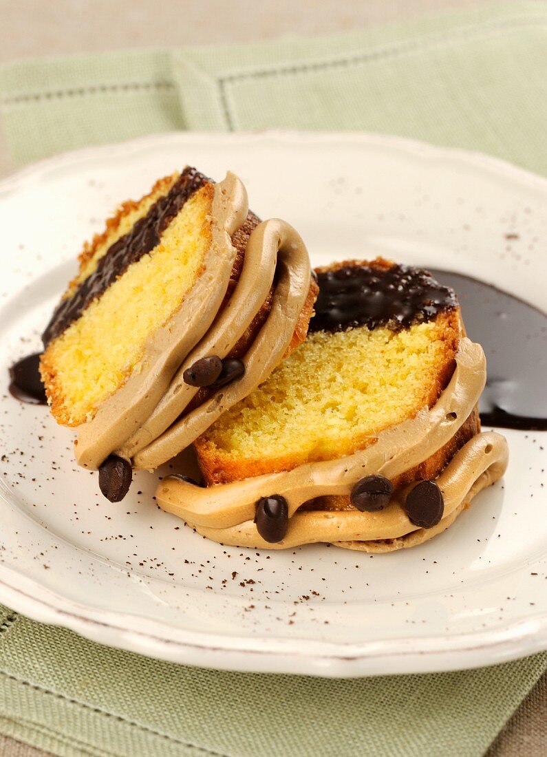Slices of coffee 'Gugelhupf' ring cake with chocolate sauce