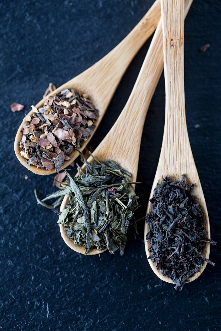 Various teas on bamboo spoons