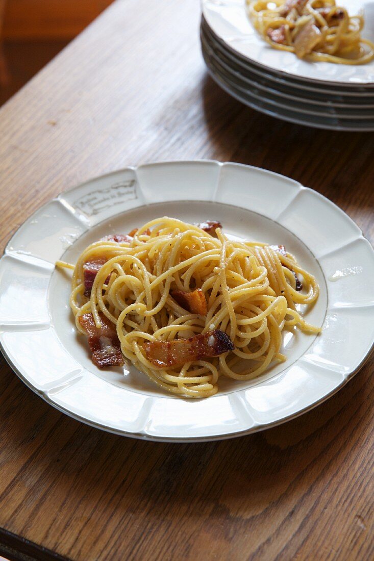 Spaghetti mit knusprig gebratener Schweinebacke