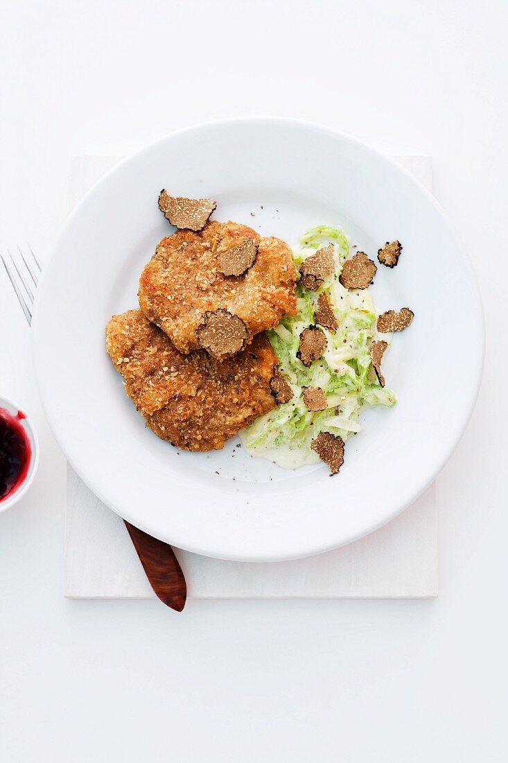 Wildschnitzel mit Nusspanade und Trüffeln