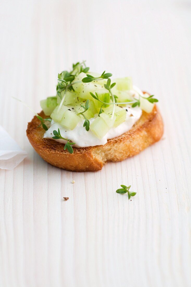 Crostini with trout and cucumber