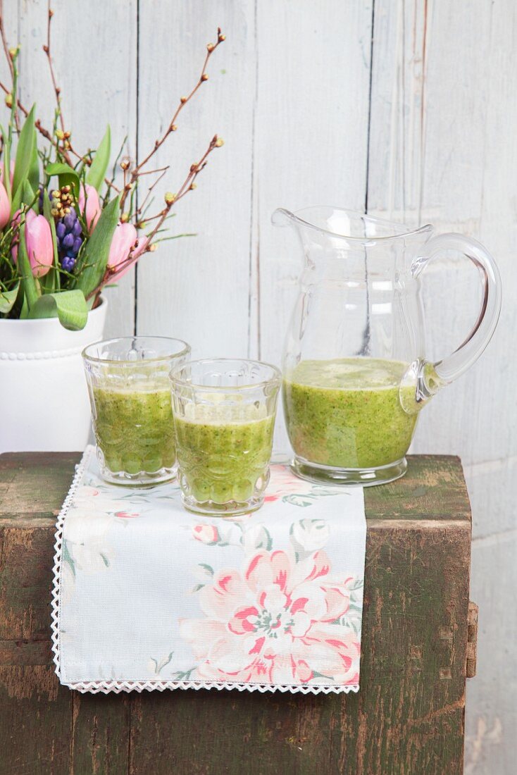 A wild herb smoothie with apple and banana