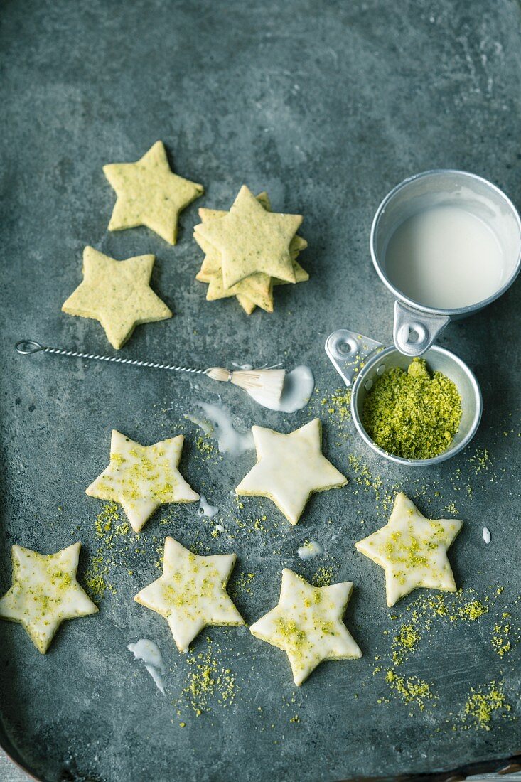 Quick and easy pistachio stars with frosting
