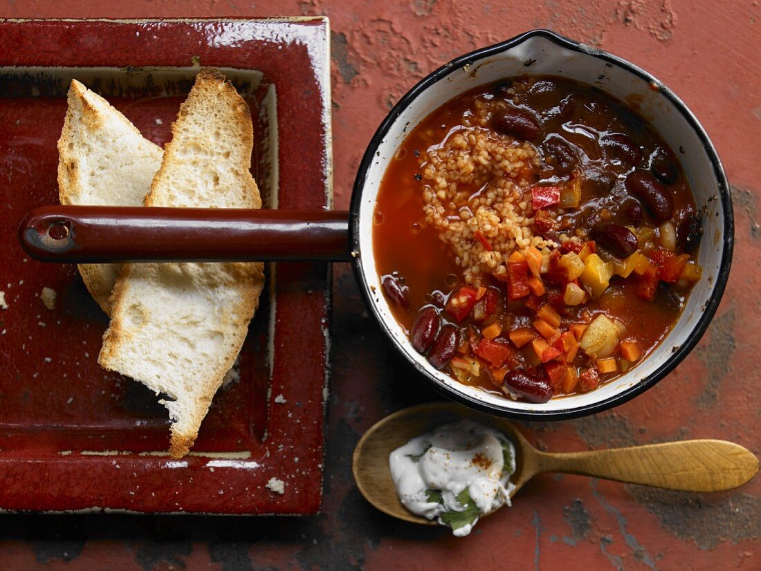 Chilli con carne with bulgur wheat