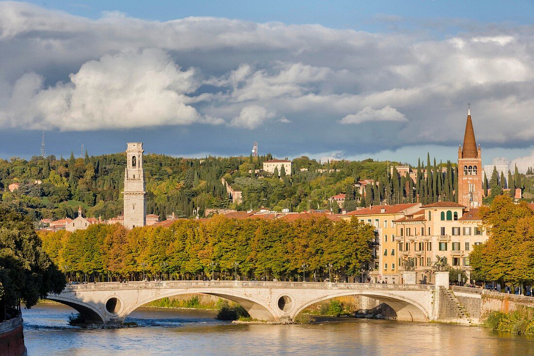 Blick auf die Ponte della Vittoria, Verona, Italien