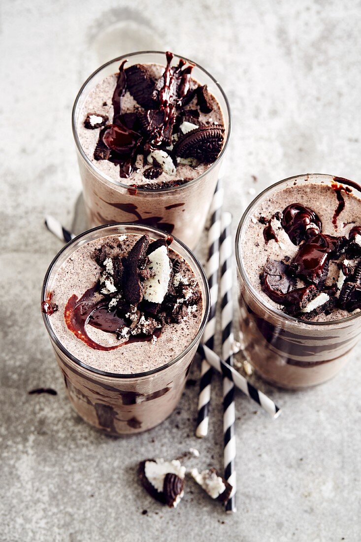 Ice cream shake with Oreo cookies and chocolate sauce (soul food)