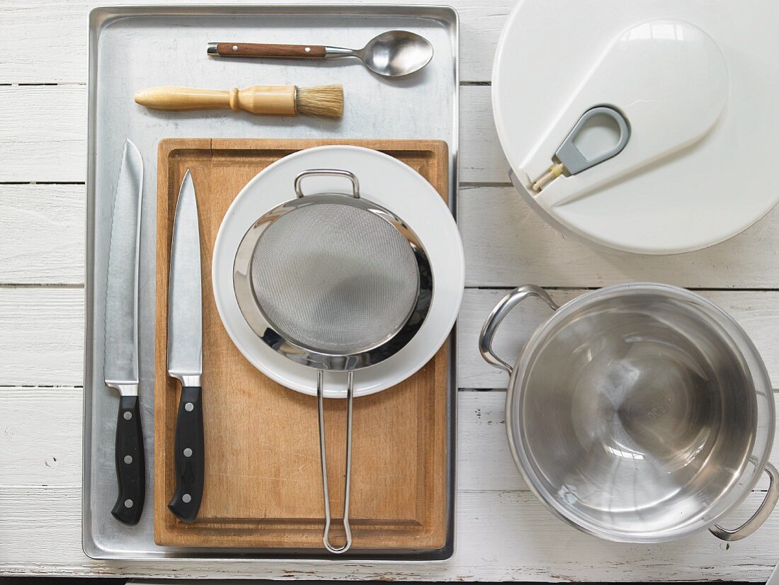 Kitchen utensils for preparing artichokes
