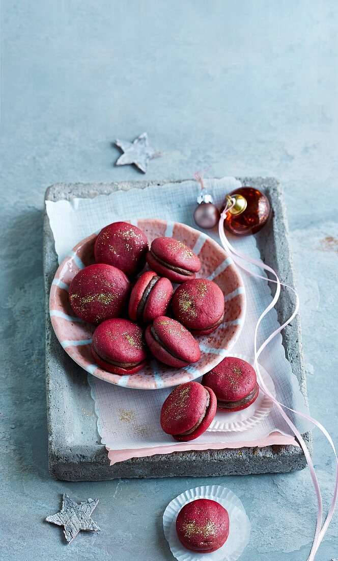 Red Velvet macarons with cassis ganache for Christmas