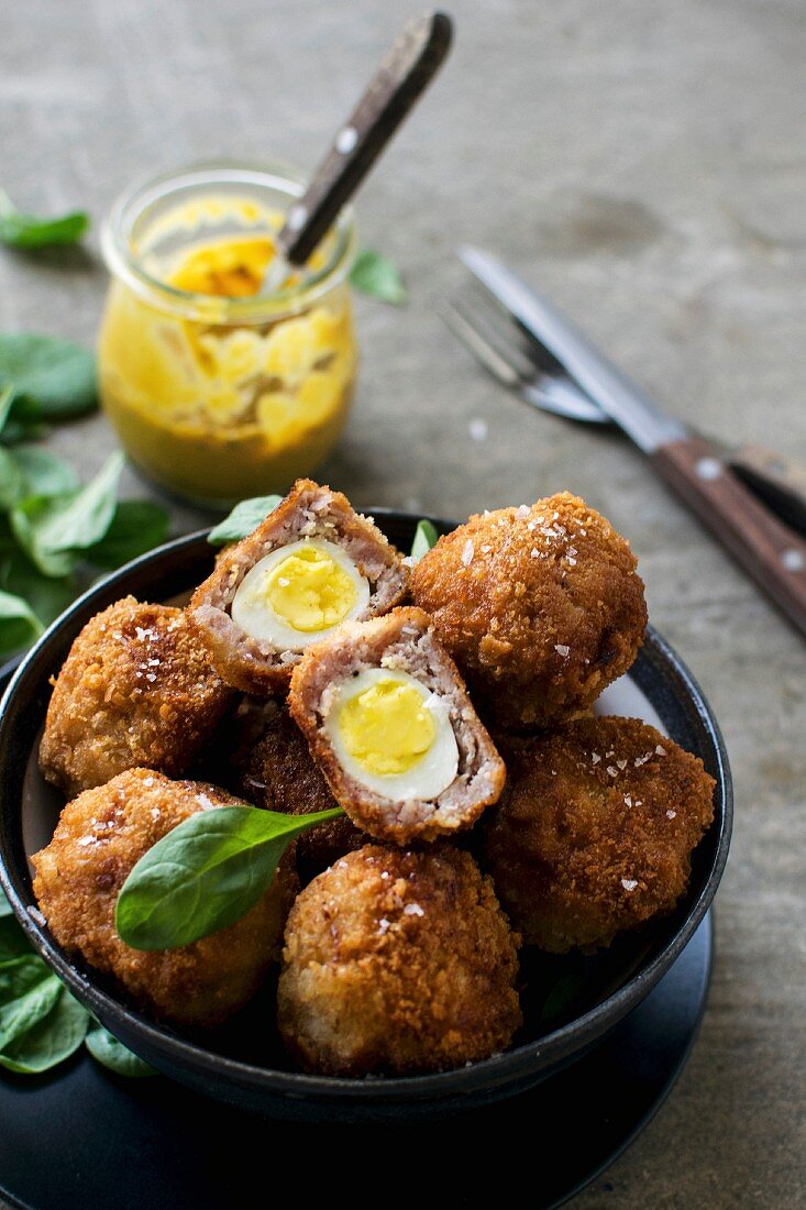 Scotch Eggs mit Wachteleiern